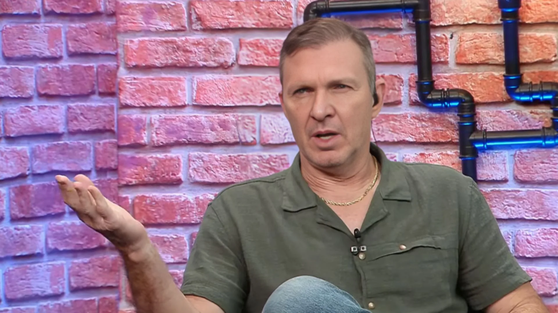 Velloso cobra time “enrolado” no mercado da bola: “Precisa ser mais ágil”