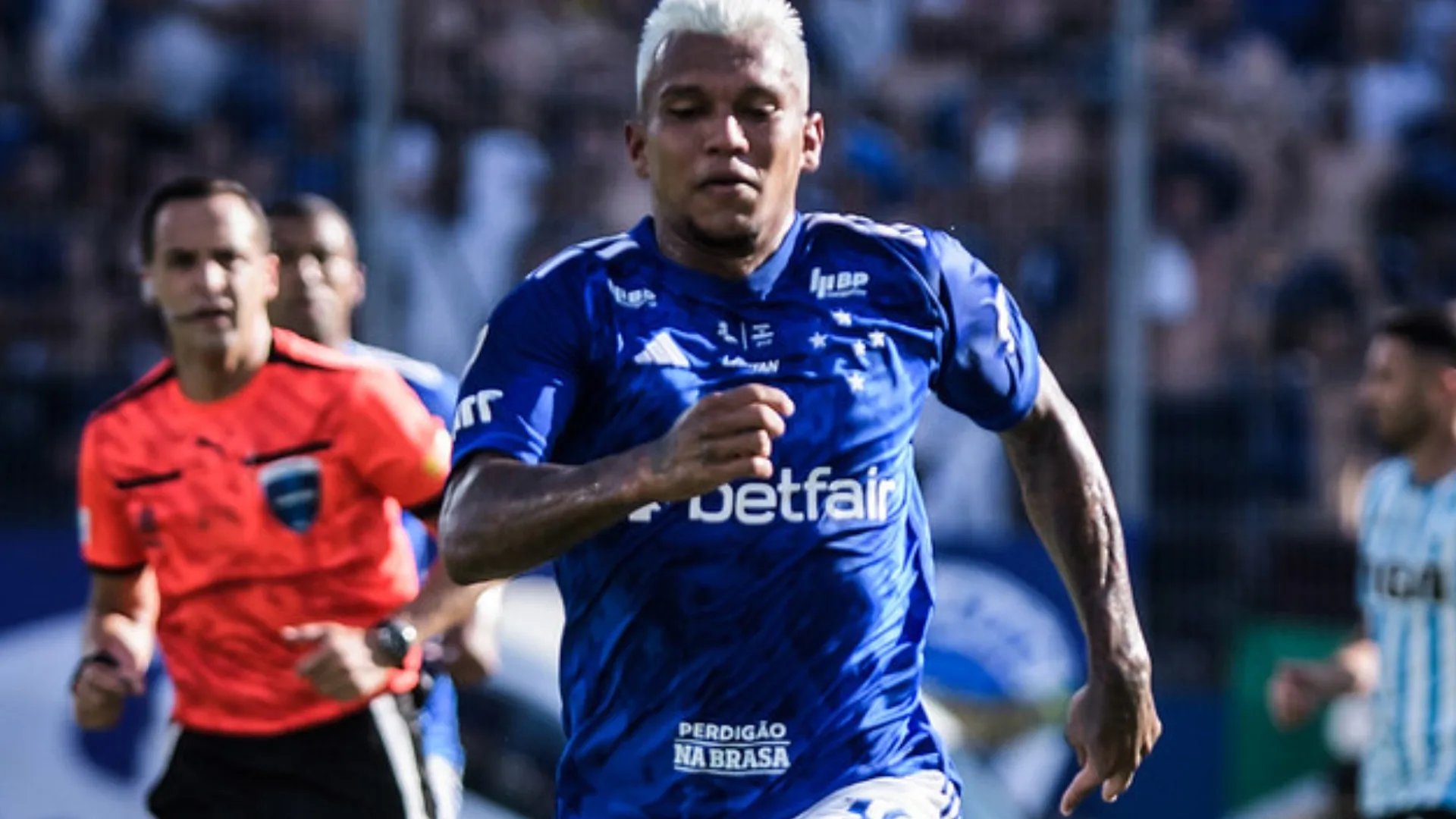 Porto recusa primeira oferta do Santos pelo empréstimo de Gabriel Veron; negociações seguem