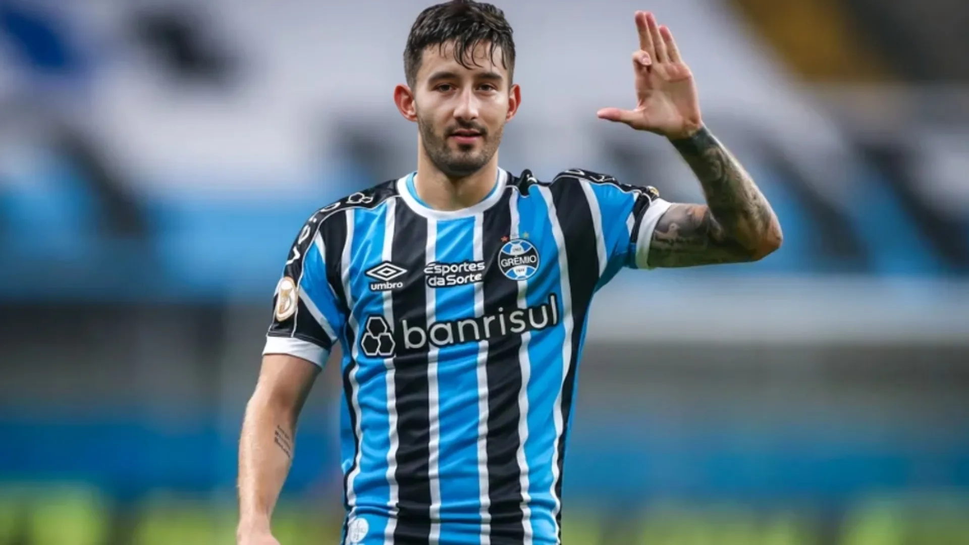 Villasanti, do Grêmio, surpreende e responde investida do Palmeiras