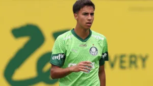 Palmeiras recusa ofertas por Vitor Reis e quer o zagueiro como mais caro da história do futebol brasileiro