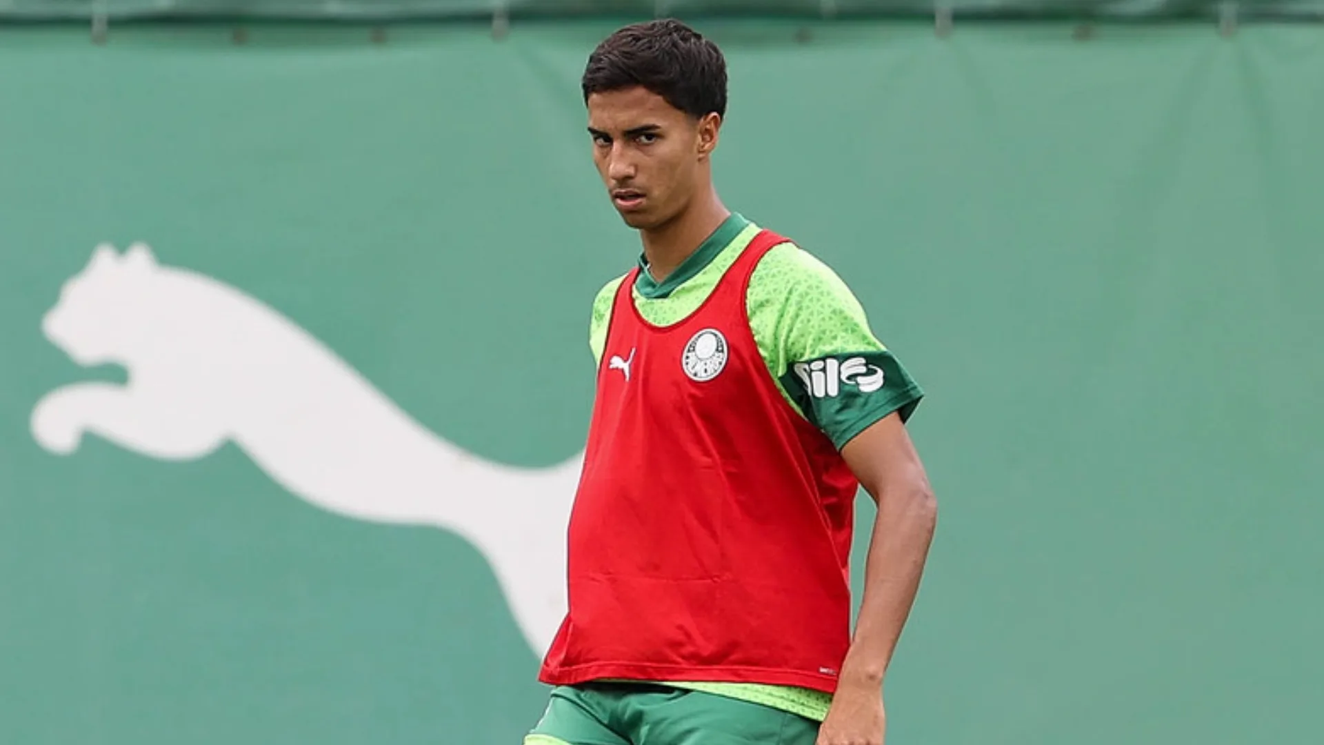 Presidente do Palmeiras fala sobre negociações com o Manchester City para venda de Vitor Reis