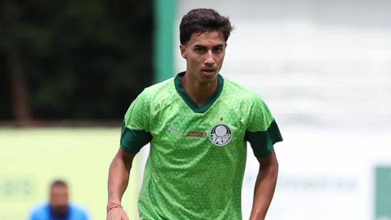 Palmeiras planeja manter Vitor Reis no clube até o Mundial de Clubes
