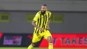 Santos briga para fechar com zagueiro ex-Lazio livre no mercado