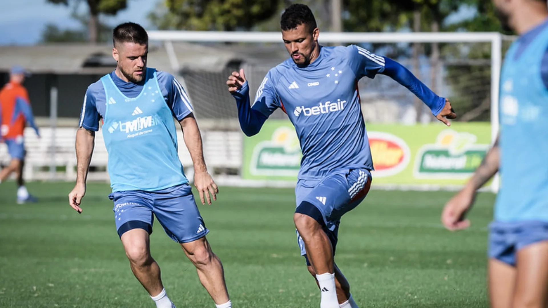 Santos avança em contratação do zagueiro Zé Ivaldo, do Cruzeiro