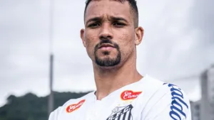Santos anuncia primeiro reforço da temporada 2025 