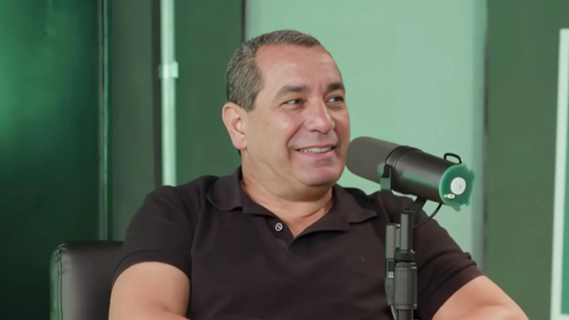 Zinho indica time com meio-campo diferenciado no Brasil hoje