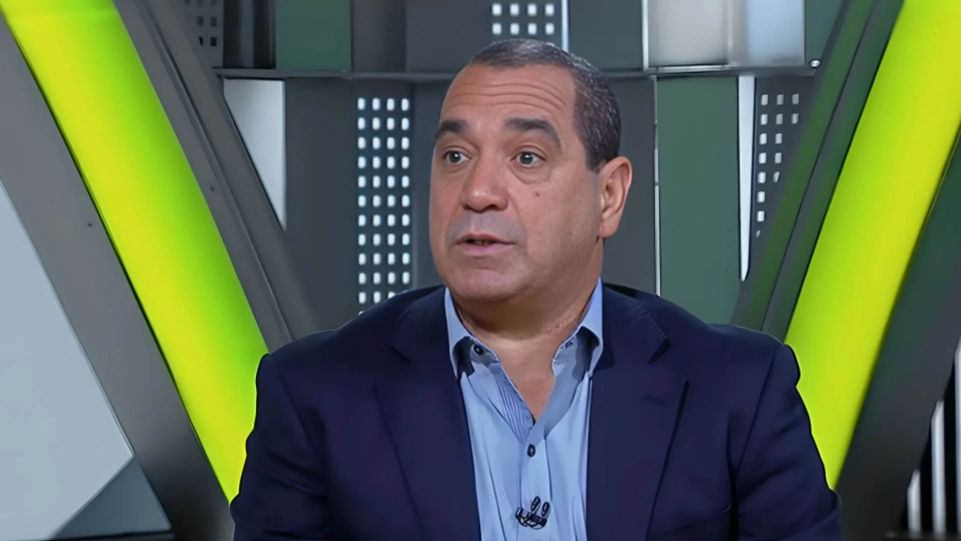 Zinho elege zagueiro que dá aulas no futebol brasileiro: “Líder”