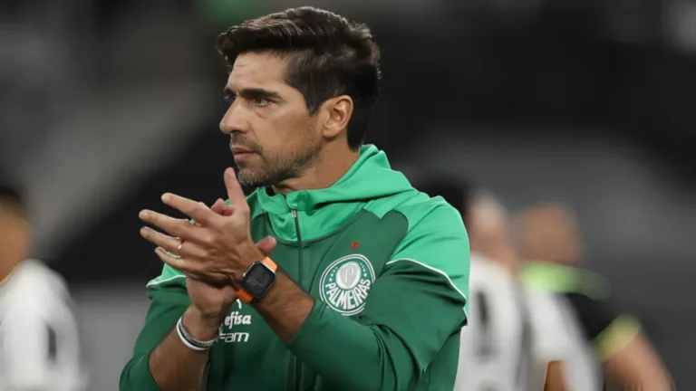 Zinho sinaliza duas saídas de peso no Palmeiras: “Abriu mão”