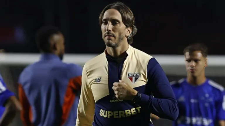 Zinho indica lateral histórico para o São Paulo em 2025: “Tem potencial”