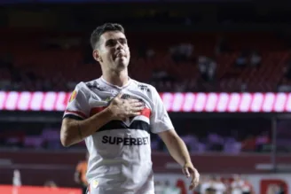 Oscar em ação pelo São Paulo