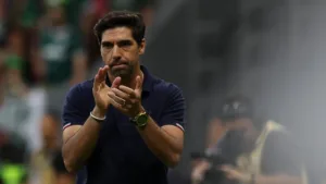 Velloso faz cobrança a Abel Ferreira, do Palmeiras: “Tem que mudar” 