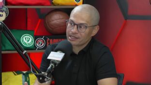 Alex em entrevista ao "Charla Podcast" (Reprodução - YouTube)