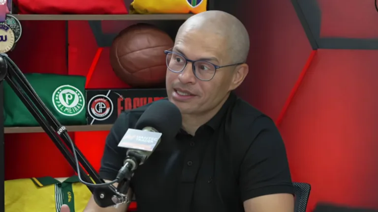 Alex aponta meia histórico do futebol brasileiro: “Inteligência absurda”