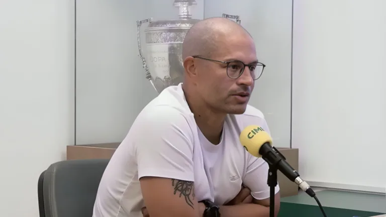 Alex elege meia diferenciado do futebol brasileiro: “Muito bom”