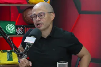 Alex, em podcast no YouTube