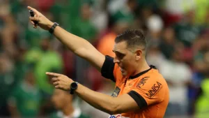 Facincani surpreende ao dizer time ajudado pela arbitragem: “Apito amigo”