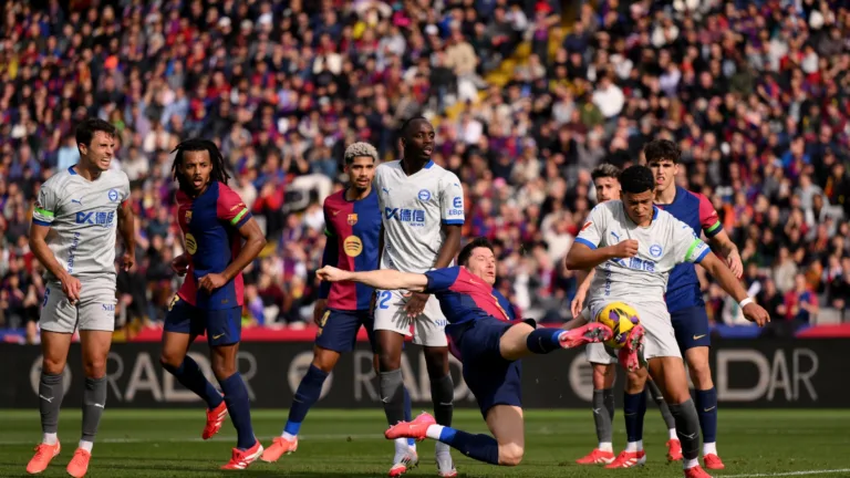 Barcelona vence Alavés e se aproxima do Real Madrid na La Liga