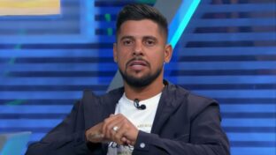 Cicinho é comentarista esportivo (Reprodução/SBT)