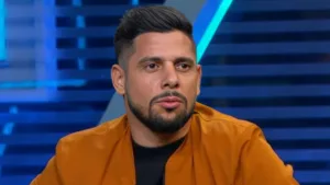 Cicinho aponta arrogância de técnico do futebol brasileiro