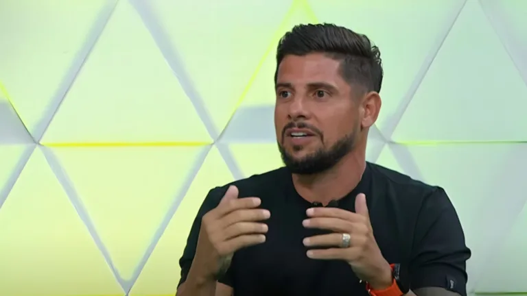 Cicinho crava dois times que vão dar vexame no Brasil: “Não vai chegar”