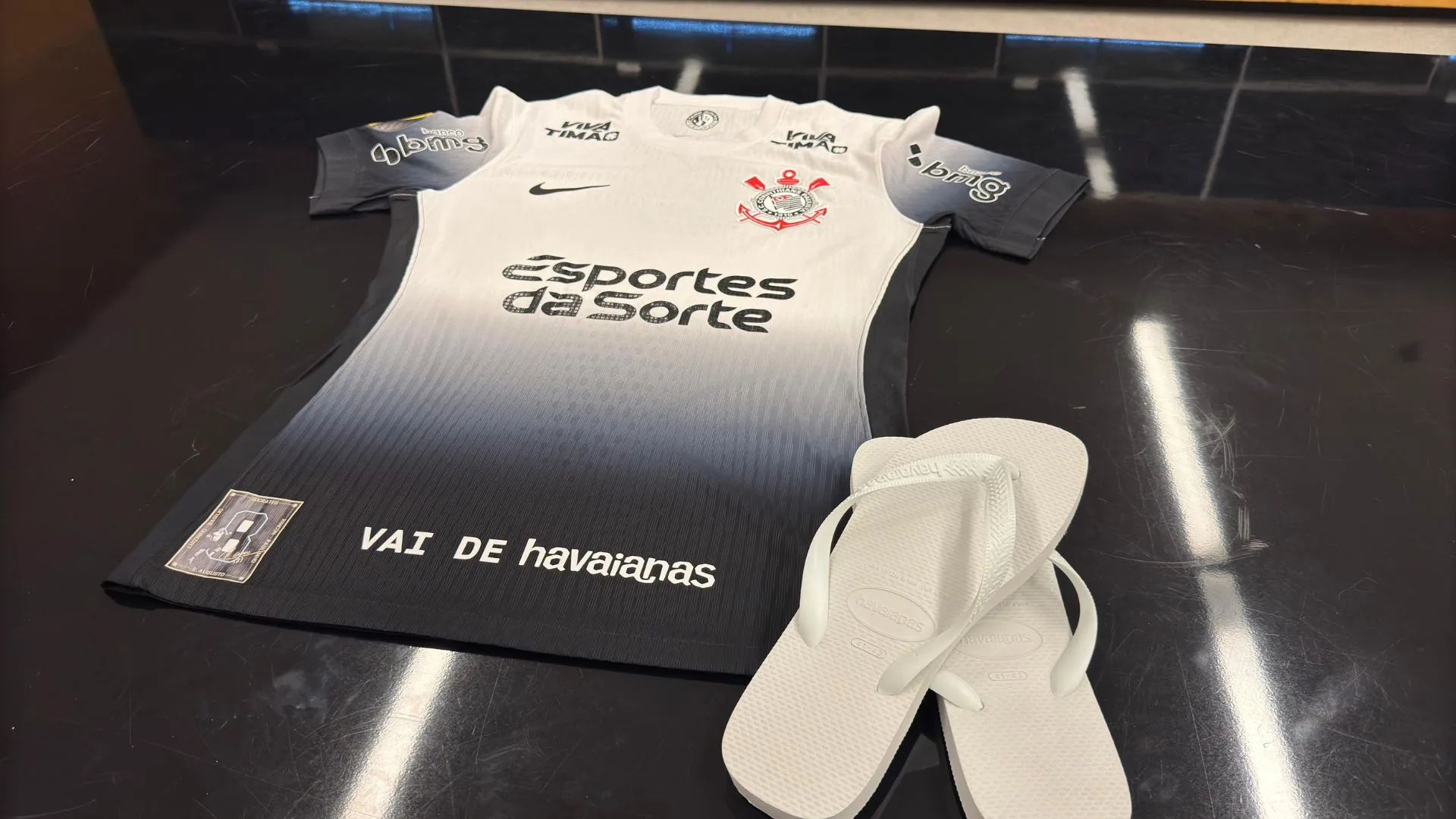 Após sucesso junto aos torcedores do Corinthians, Havaianas não descarta novas ações com o clube