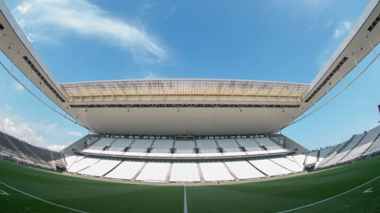 Justiça suspende cobrança milionária de agente contra o Corinthians