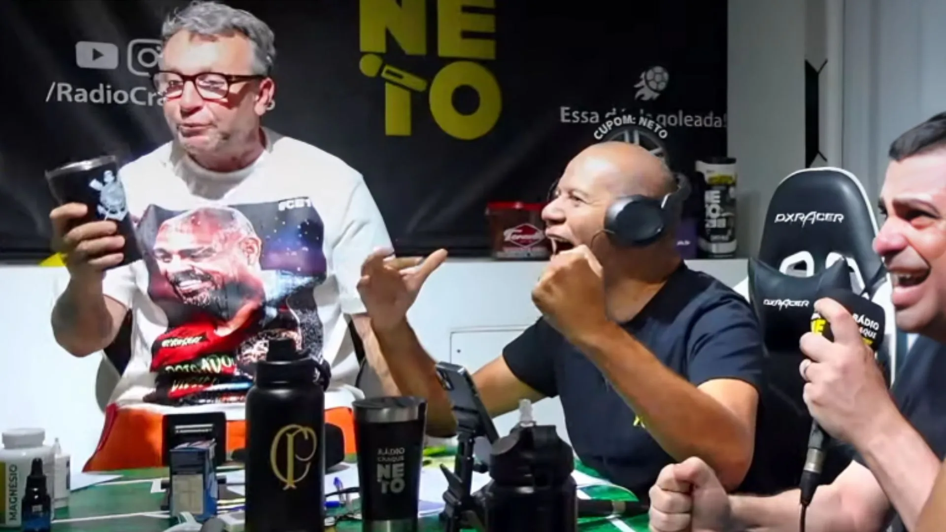 Craque Neto “surta” após Hugo Souza defender pênalti em Palmeiras x Corinthians; assista