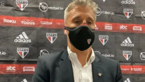 Botafogo negocia a contratação de Hernán Crespo, ex-técnico do SPFC