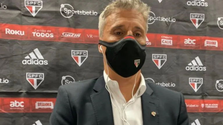 Botafogo negocia a contratação de Hernán Crespo, ex-técnico do SPFC