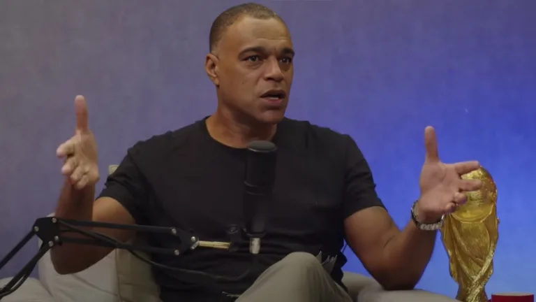 Denílson aponta time difícil de bater no Brasil em 2025: “Jogando muito”