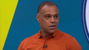 Denílson antecipa futuro do Corinthians na Libertadores: “Dor no coração”