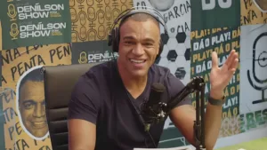 Denílson se empolga com atacante destaque no Brasil: “Tem que dar moral”