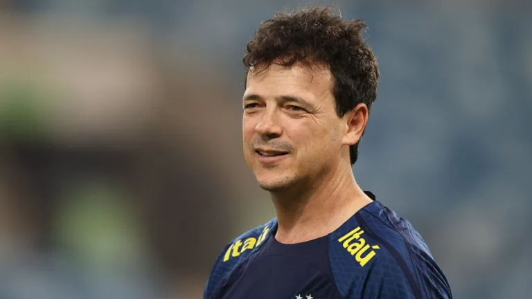 Fernando Diniz elege camisa 10 acima da média no Brasil: “Ele é gênio”