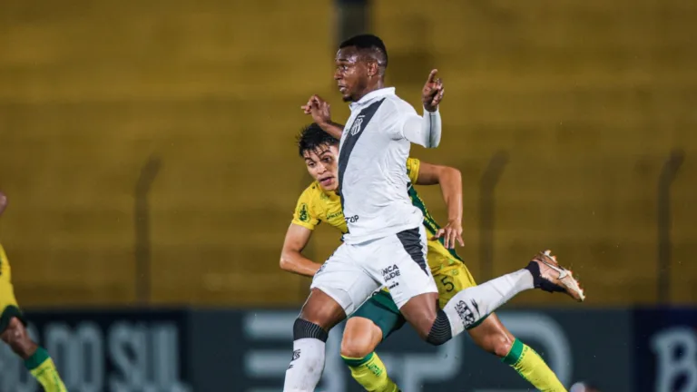 Volante da Ponte Preta comenta fase da equipe no Campeonato Paulista: “Time guerreiro”