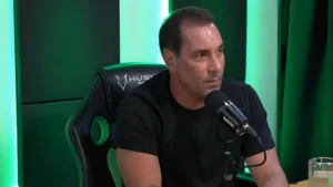 Edmundo ‘alfineta’ torcida de time do futebol brasileiro: “Teatro”