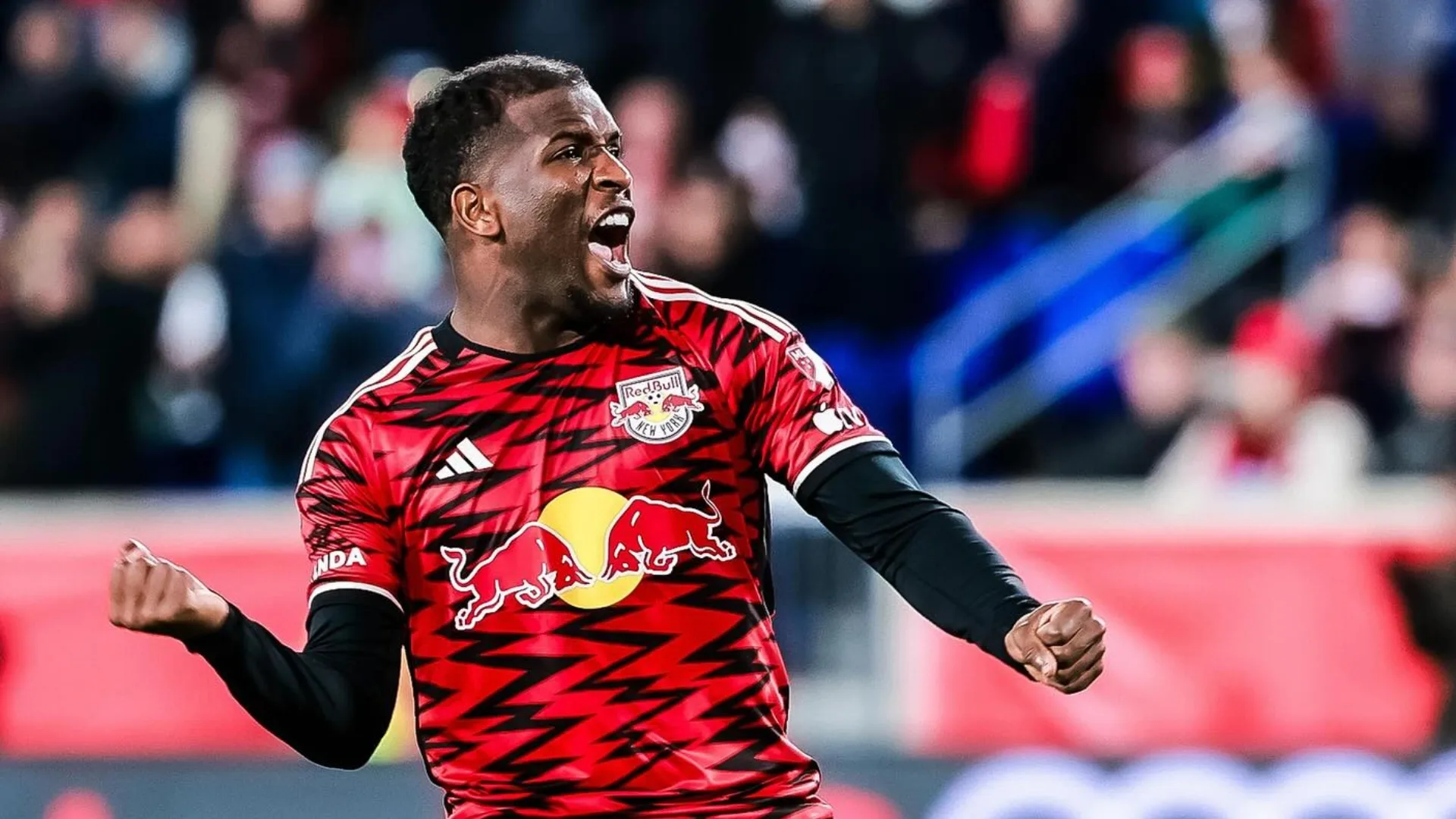 Botafogo encaminha a contratação do atacante Elias Manoel, que estava na MLS