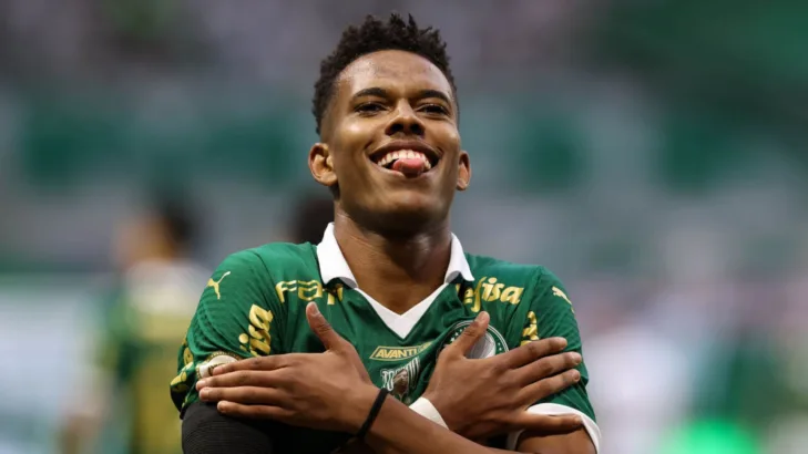 Estêvão, do Palmeiras, fala sobre dificuldade do foco no Mundial de Clubes: “Penso na Europa, é um sonho” Estêvão, do Palmeiras, fala sobre dificuldade do foco no Mundial de Clubes: “Penso na Europa, é um sonho”