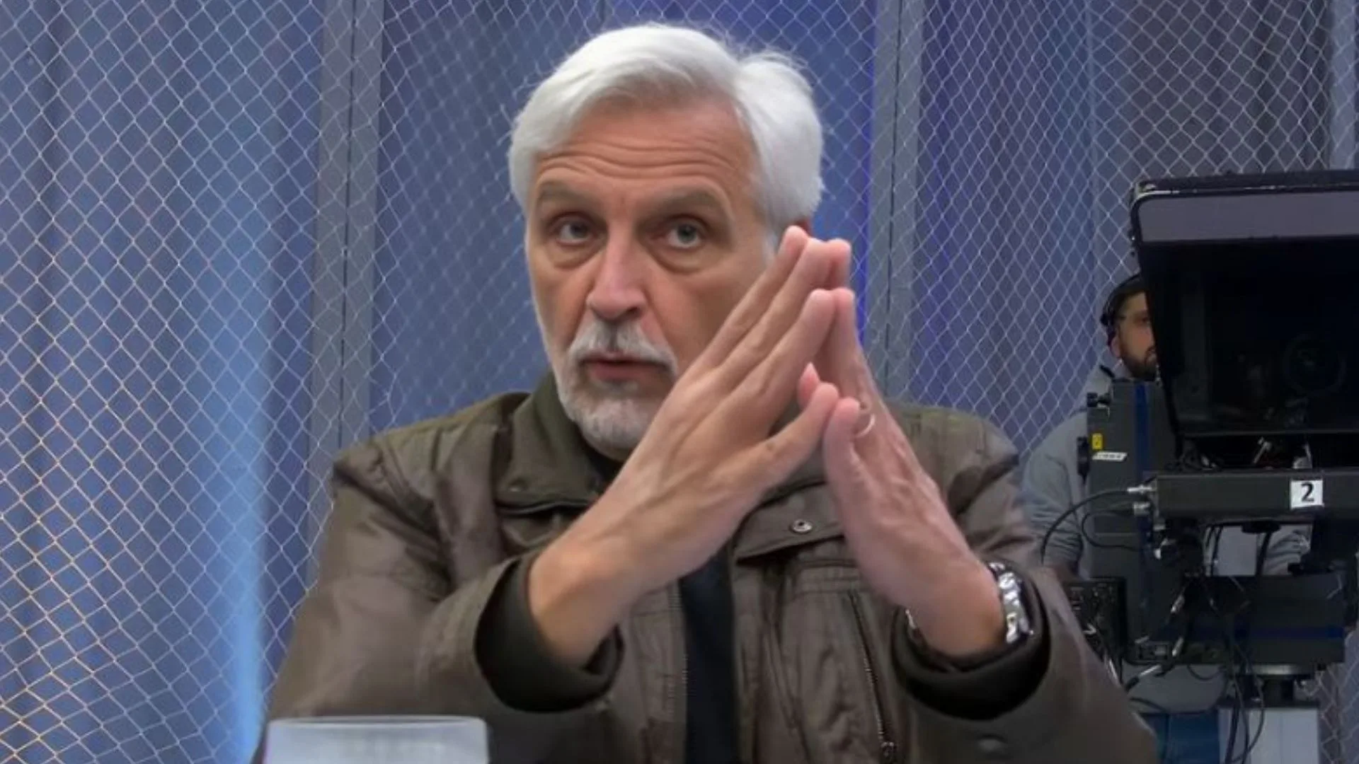 Sormani vê clube com técnico “teimoso” em situação de risco: “Olha que vergonha”