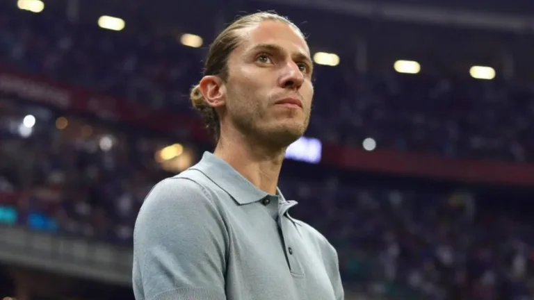 Filipe Luís, do Flamengo, banca melhor elenco do futebol brasileiro