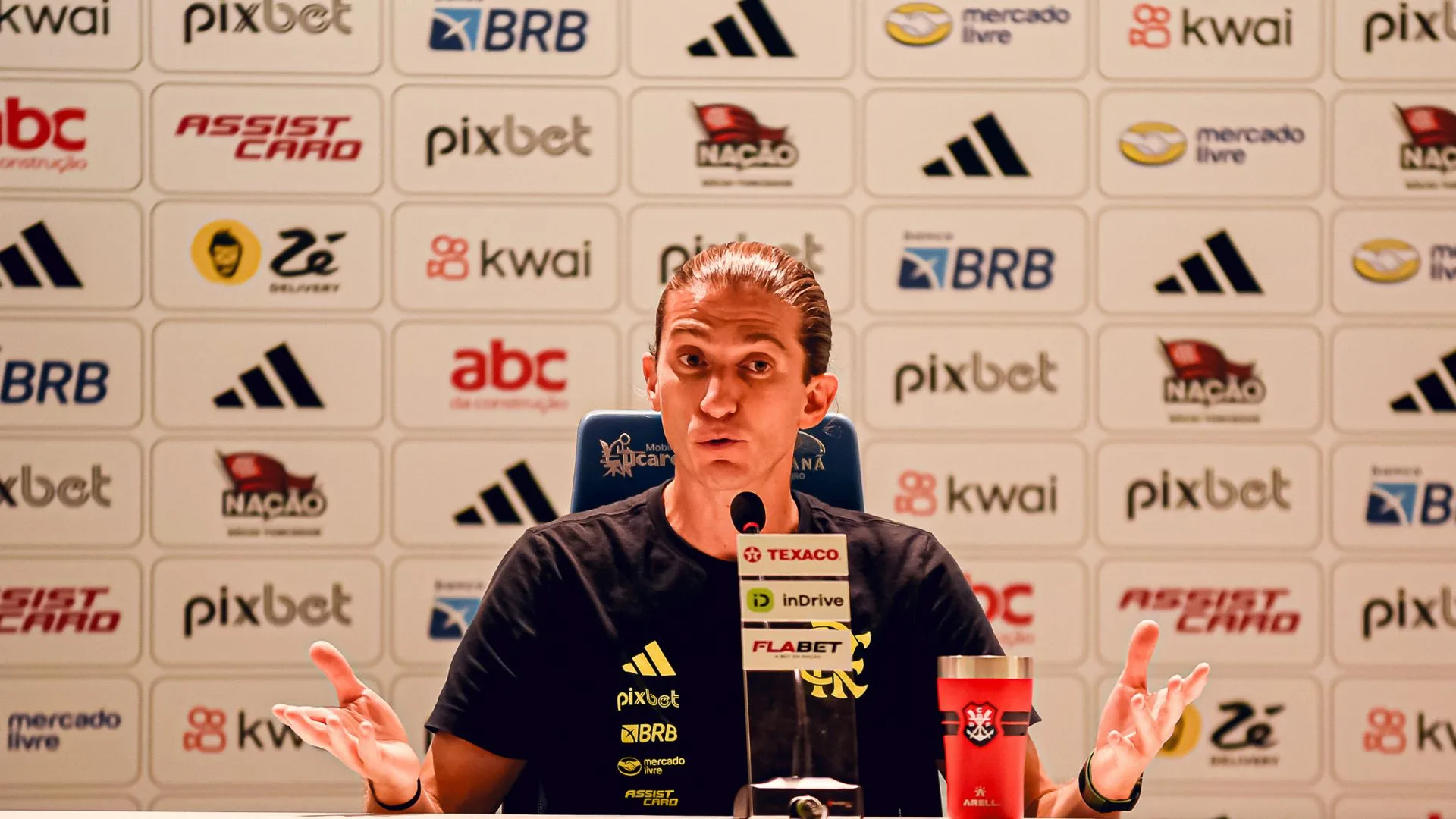 Filipe Luís, do Flamengo, crava lateral que dá aulas no Brasil: “Diferente”