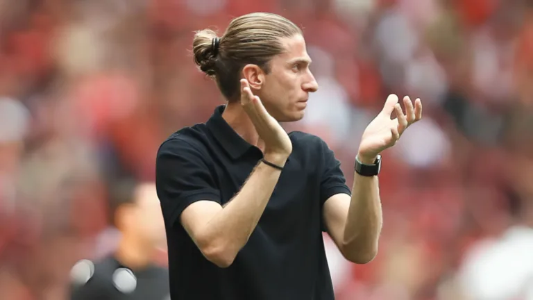 Filipe Luís, do Flamengo, elege elenco digno de aplausos no Brasil