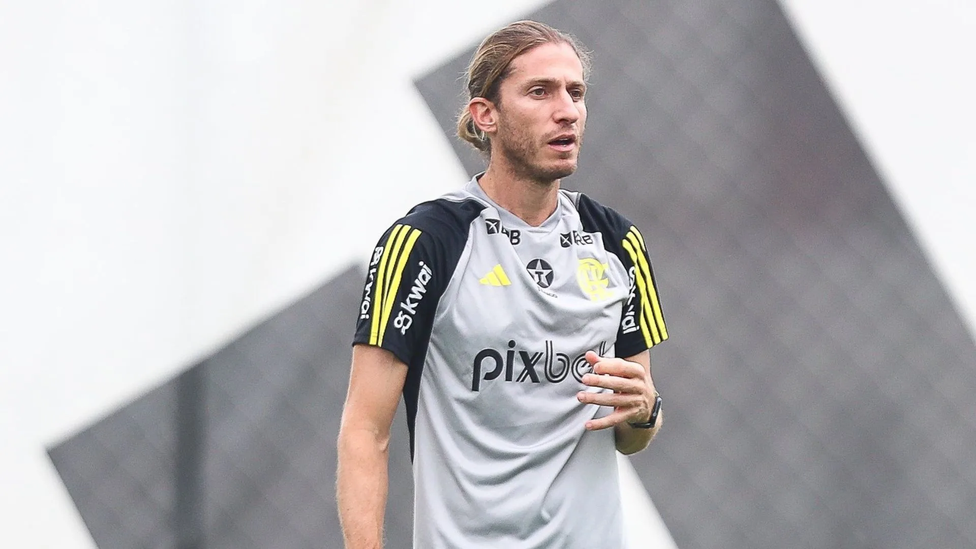 Filipe Luís, do Flamengo, elege meia diferenciado no Brasil hoje