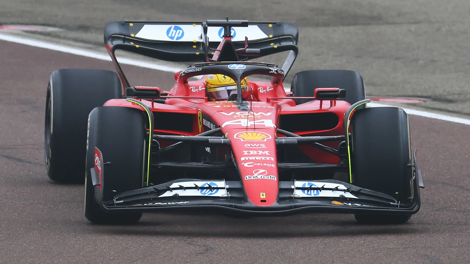 Ex-chefe da F1 dá forte aviso sobre Lewis Hamilton na Ferrari: “Não gosto”