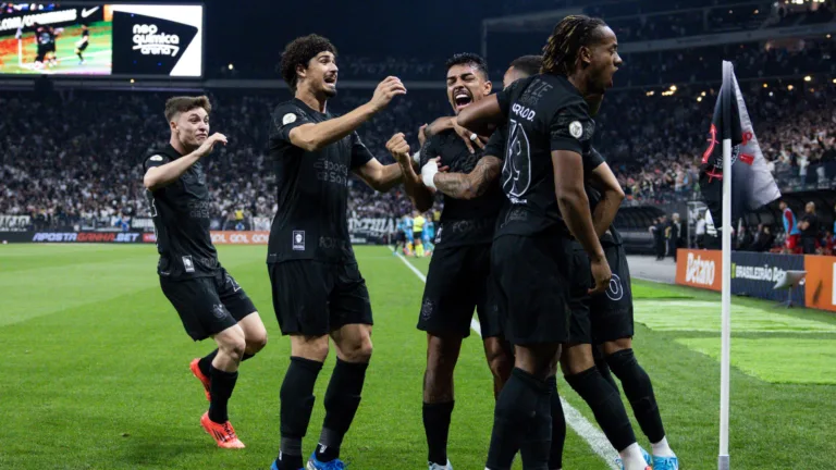 Corinthians vence Noroeste e se isola na liderança do grupo A do Campeonato Paulista