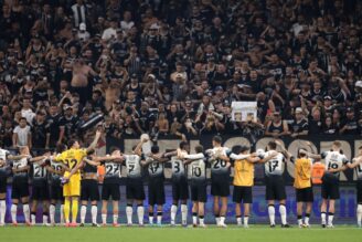jogadores-e-torcida-foto-alexandre-schneider-getty-images-328x219.jpg