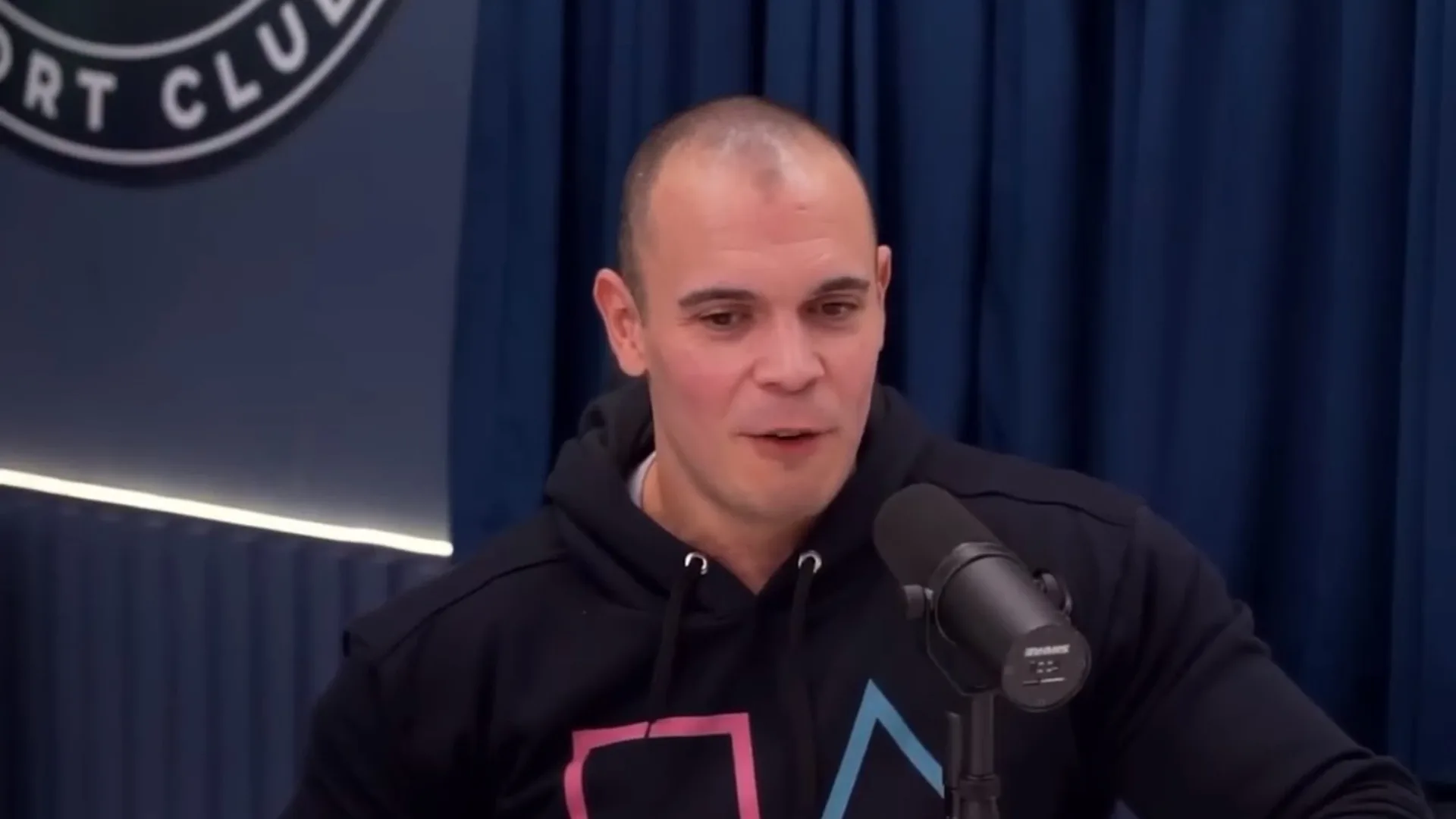 Mano sinaliza jogador “blogueirinho” do futebol brasileiro: “Ridículo”