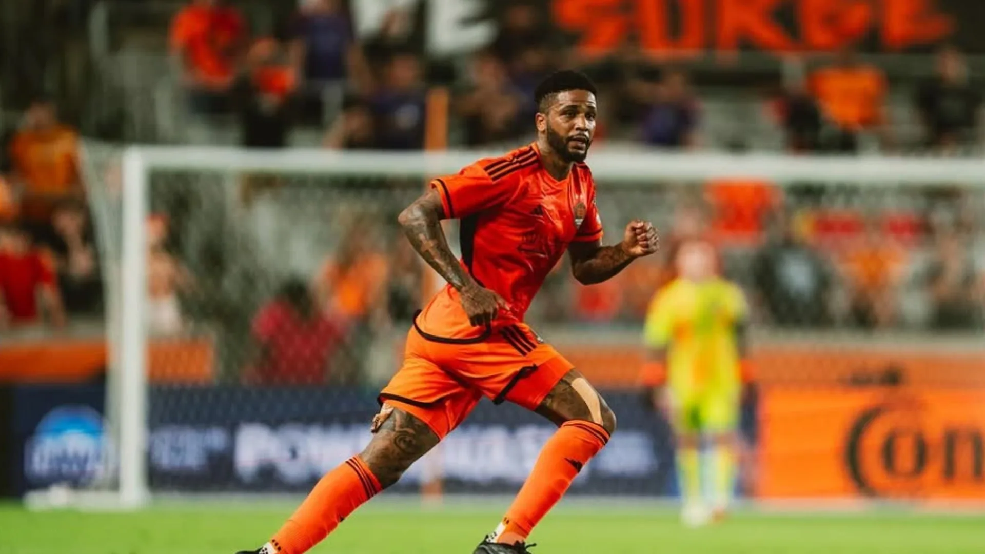 Palmeiras ajusta pendências com a MLS para anunciar a contratação do zagueiro Micael, do Houston Dynamo