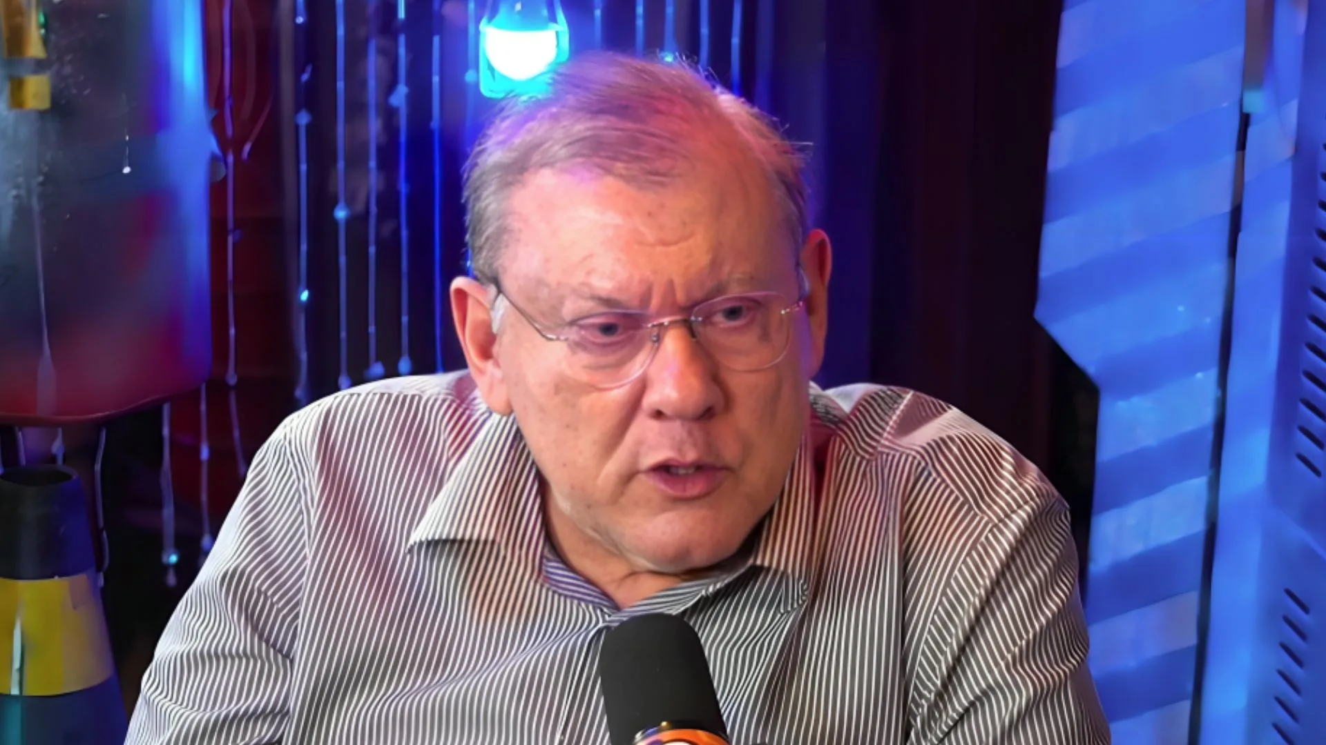 Milton Neves se impressiona com zagueiro do Brasil hoje