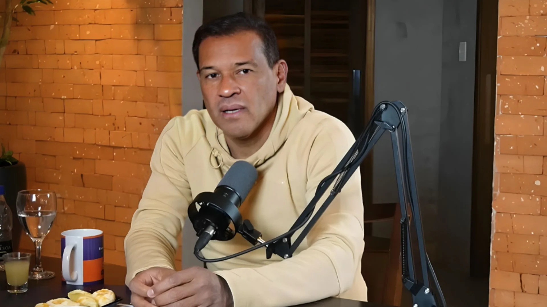 Muller prevê sofrimento para camisa 9 no Brasil: “Não vai fazer gol nunca”