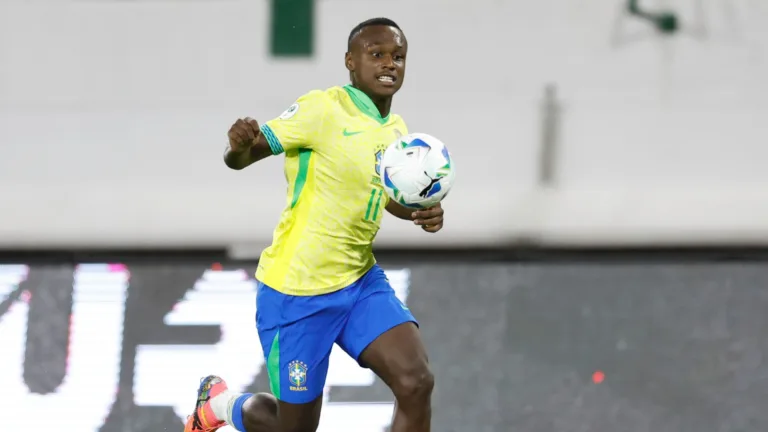 Botafogo negocia com Nathan Fernandes, atacante do Grêmio